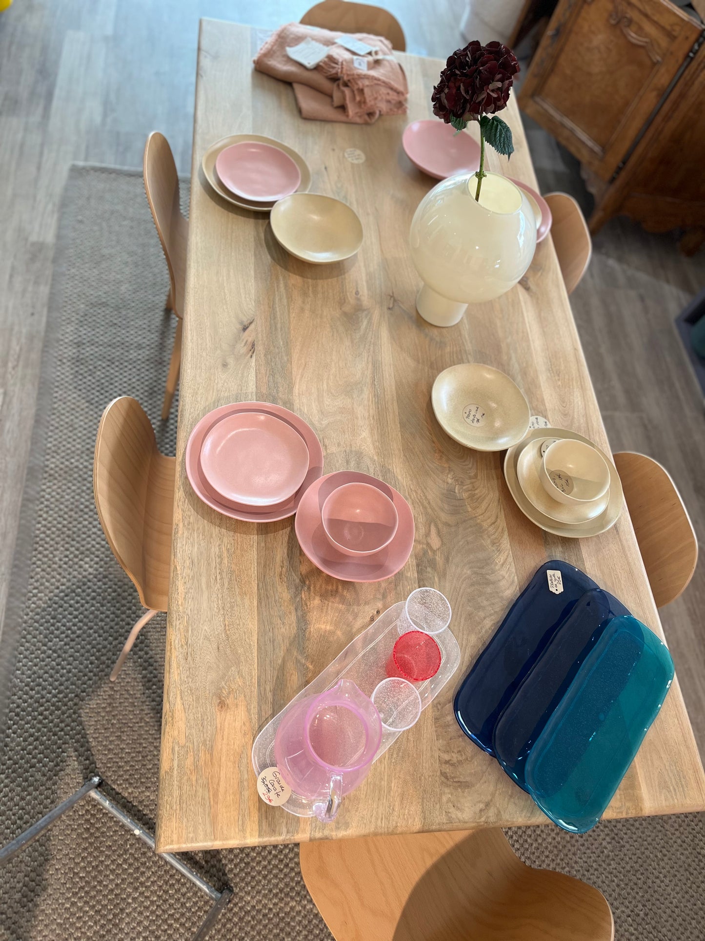 Table en bois de manguier - au design naturel et chaleureux