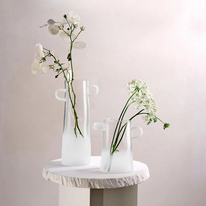 Vase en verre blanc, idéale pour votre décoration d'intérieure.
