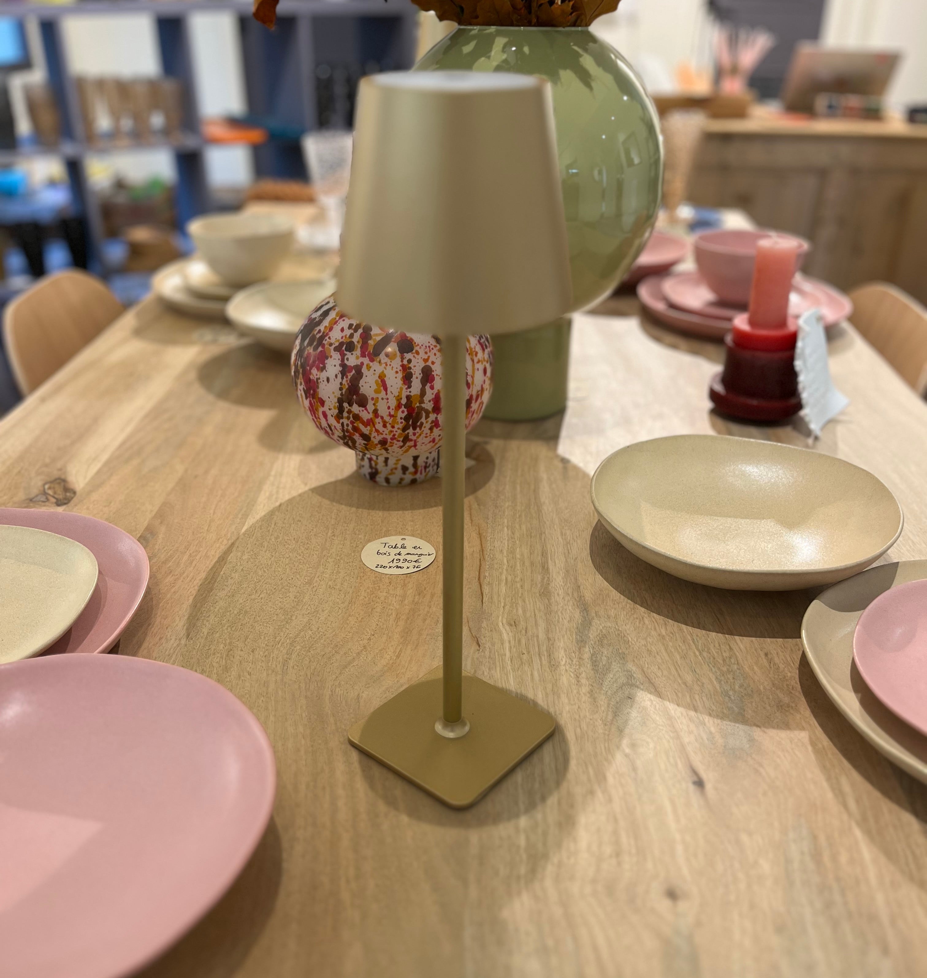 Lampe de table LED sans fil dorée : élégance et praticité pour votre intérieur