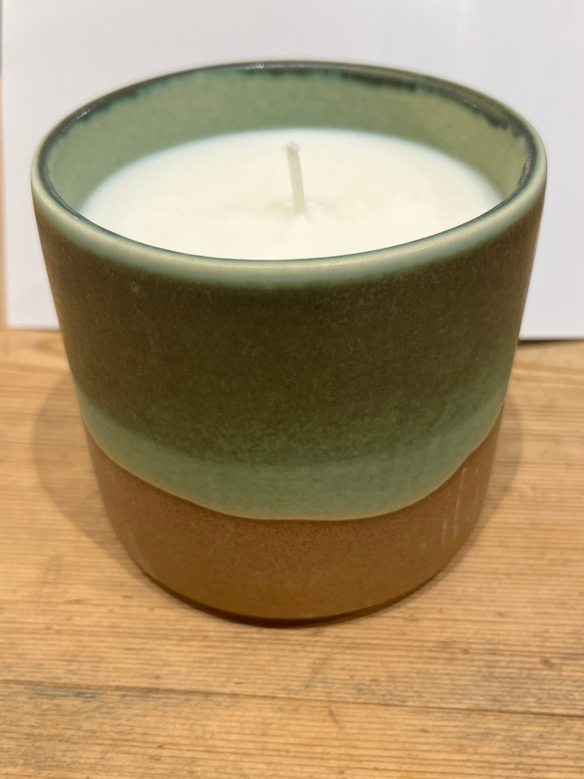 Bougie parfumée figuier artisanale dans pot céramique blanc réutilisable made in France"