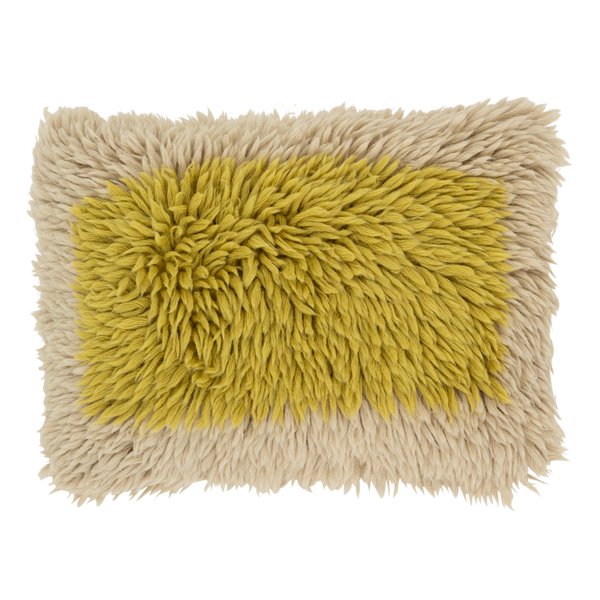 Coussin design poilu blanc et jaune au toucher doux et aspect duveteux 