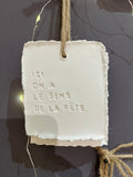 Plaque à message "Ici on a le sens de la fête" - Décoration intérieure | DECOLUCCE