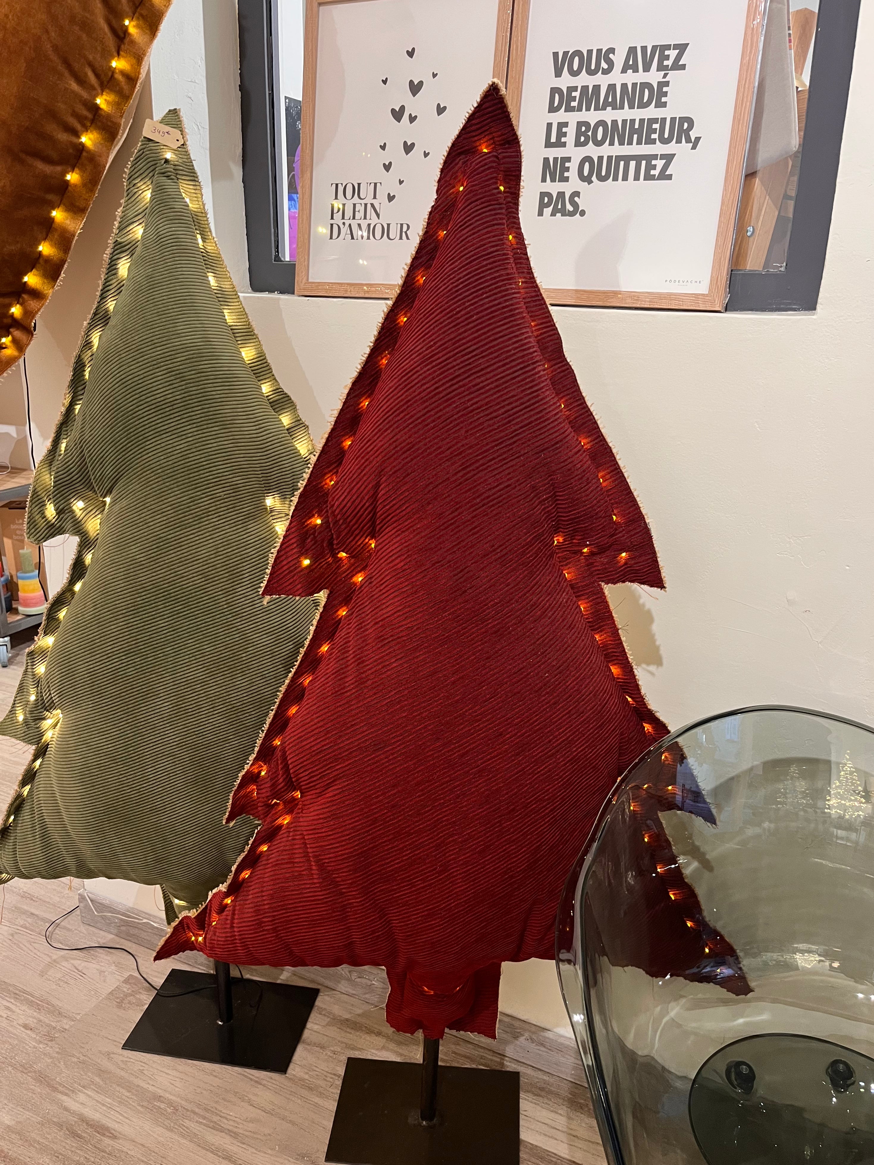 Sapin lumineux en velours côtelé rouge – 145 cm