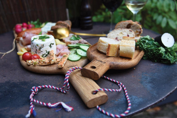 Pelle planche en bois de chêne pour vos tables, présenter vos apéritifs, fromages, charcuteries 