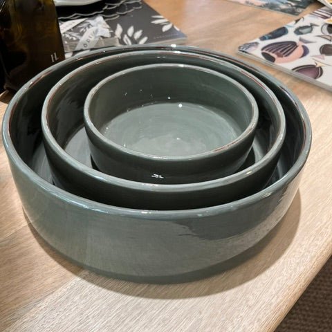 Plat en céramique artisanale gris – Ø 25 cm - Décoration intérieure | DECOLUCCE By Hanna