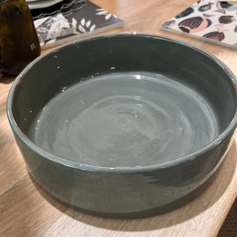 Plat en céramique artisanale gris – Ø 25 cm - Décoration intérieure | DECOLUCCE By Hanna