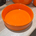 Plat en céramique artisanale orange – Ø 25 cm - Décoration intérieure | DECOLUCCE By Hanna