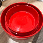 Plat en céramique artisanale rouge – Ø 31 cm - Décoration intérieure | DECOLUCCE By Hanna