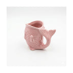 Profil du mug NEMO Rose Bazardeluxe avec écailles sculptées en céramique.