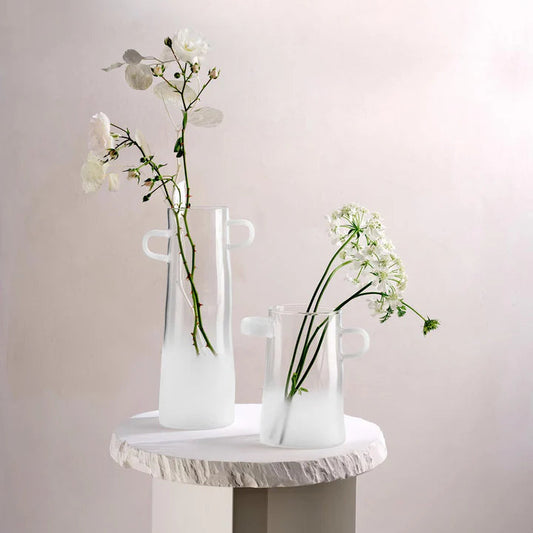 Vase en verre blanc, idéale pour votre décoration d'intérieure.