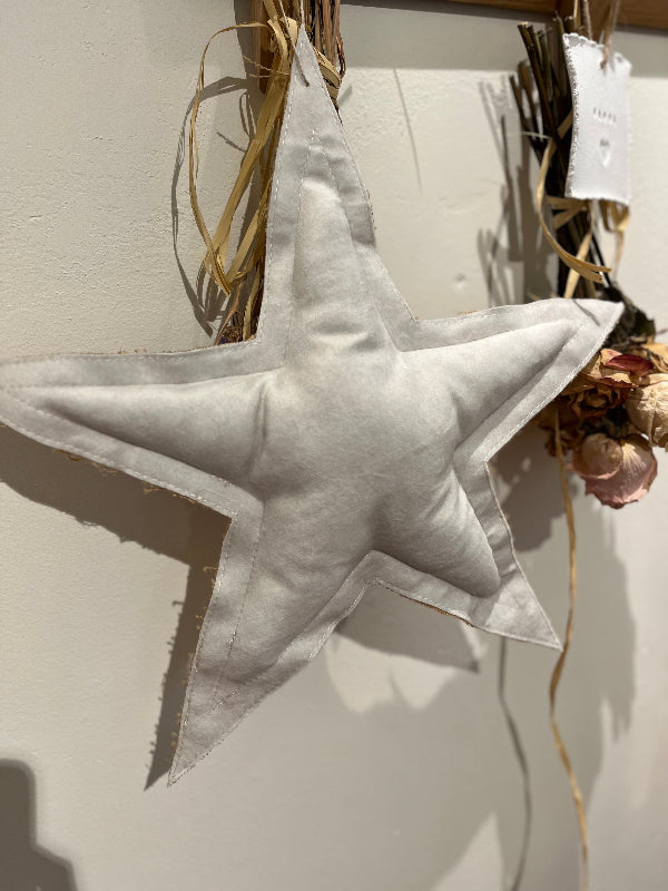 etoile en velours blanche a suspendre 