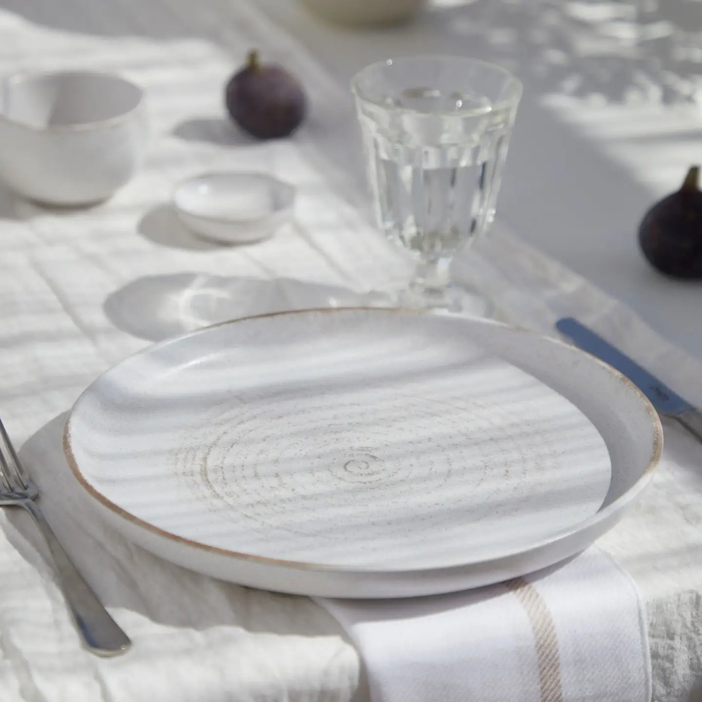 Grande Assiette crème en grès fin