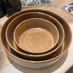 Plat en céramique artisanale taupe – Ø 18 cm