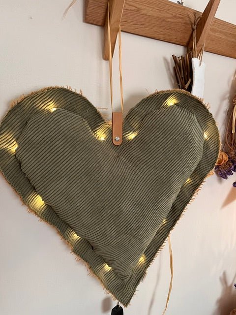 Cœur Lumineux Velours Côtelé Vert - Décoration intérieure | DECOLUCCE By Hanna