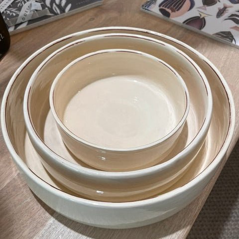 Plat en céramique artisanale blanc – Ø 25 cm - Décoration intérieure | DECOLUCCE By Hanna
