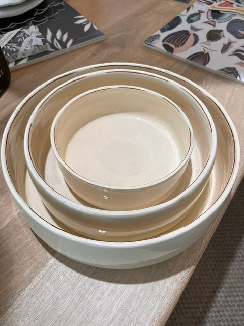 Plat en céramique artisanale blanc – Ø 18 cm